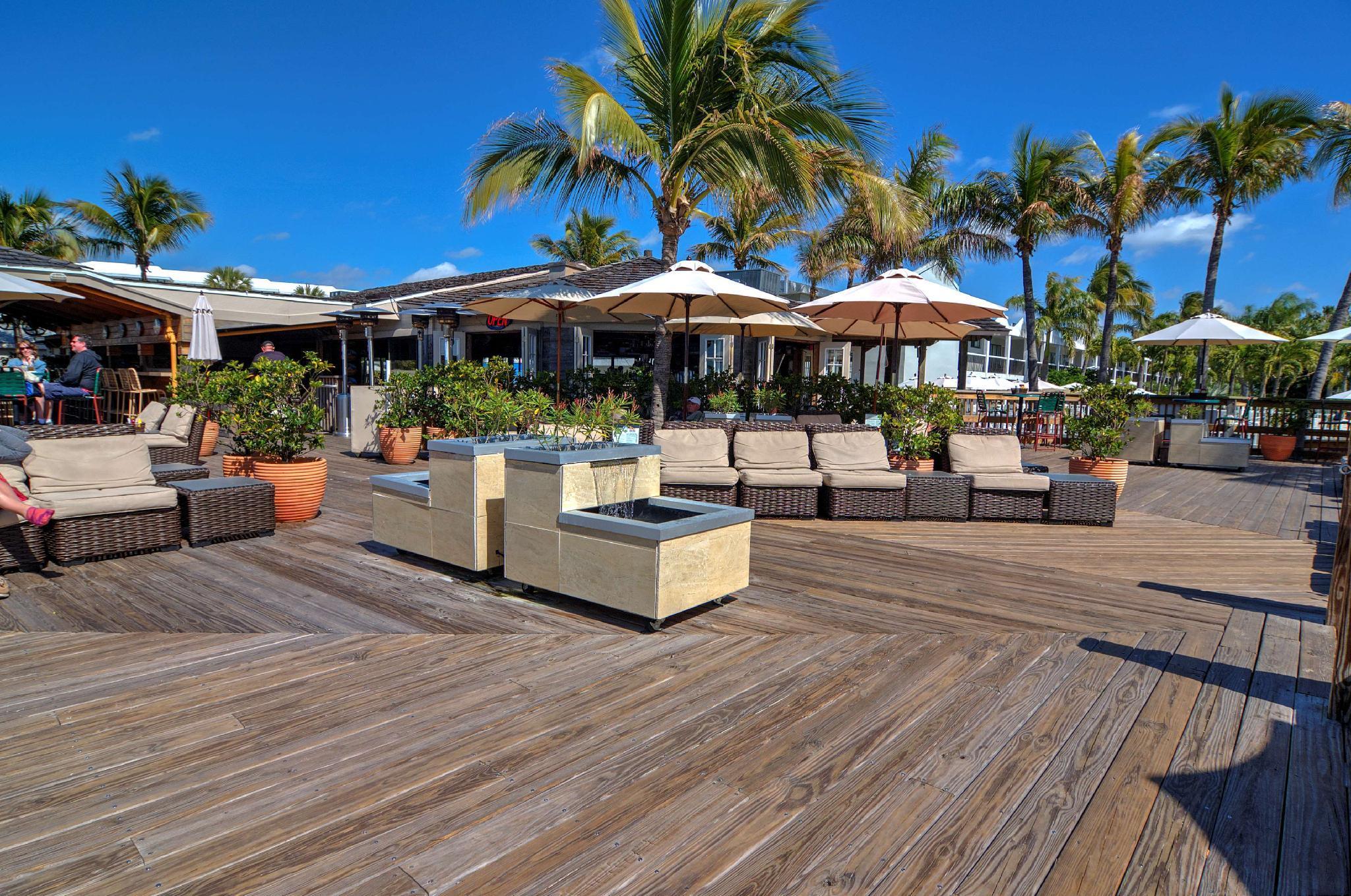 The Beachcomber St. Pete Beach Resort & Hotel Exterior photo