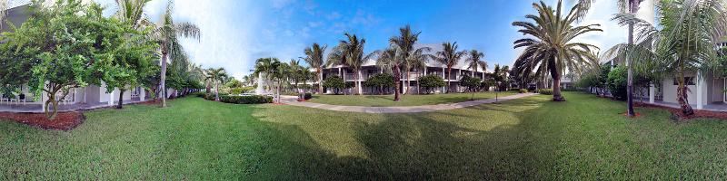 The Beachcomber St. Pete Beach Resort & Hotel Exterior photo