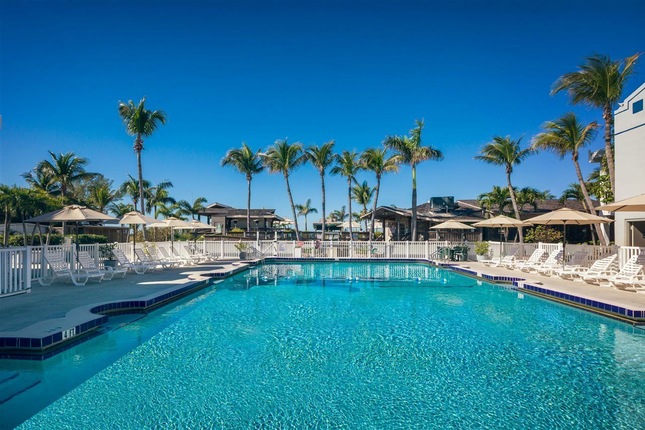 The Beachcomber St. Pete Beach Resort & Hotel Exterior photo