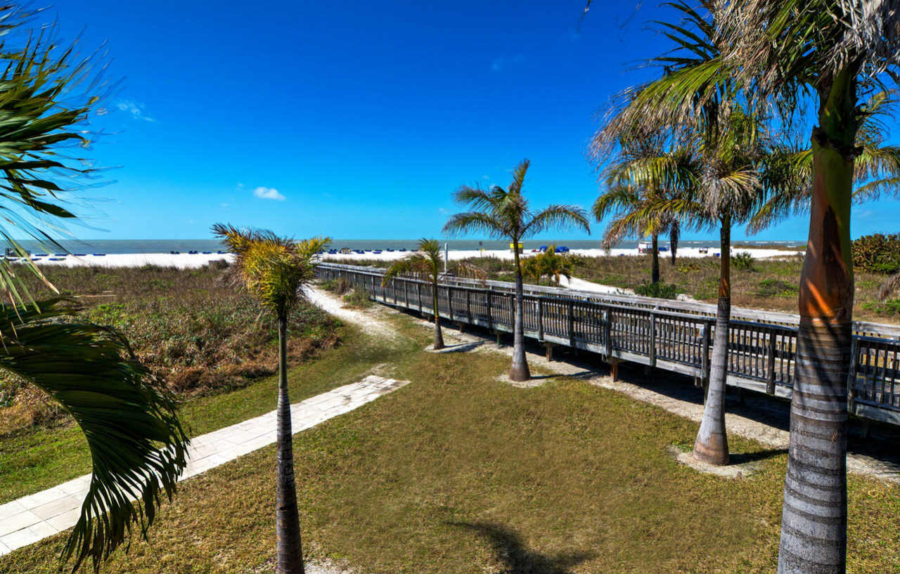 The Beachcomber St. Pete Beach Resort & Hotel Exterior photo